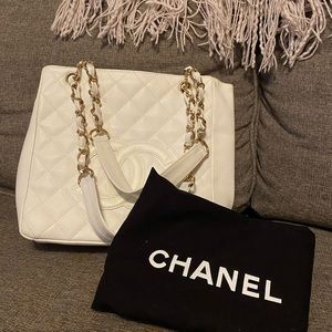Chanel White Leather Handbag